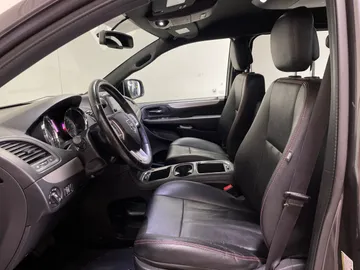 2017 Dodge Grand Caravan - image 3