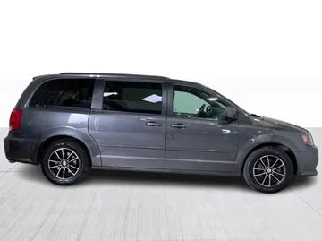 2017 Dodge Grand Caravan - image 2