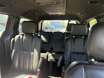 2020 Dodge Grand Caravan - image 8