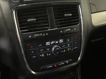 2020 Dodge Grand Caravan - image 21