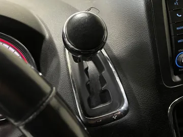 2020 Dodge Grand Caravan - image 25