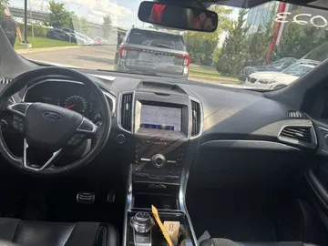2020 Ford Edge - image 8