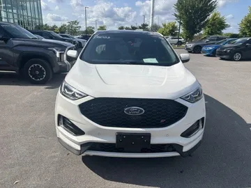 2020 Ford Edge - image 2