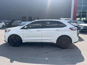 2020 Ford Edge - image 4