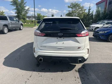 2020 Ford Edge - image 6