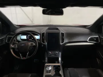 2022 Ford Edge - image 4