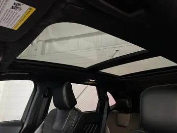 2022 Ford Edge - image 6