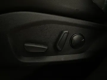 2022 Ford Edge - image 21