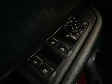 2022 Ford Edge - image 29