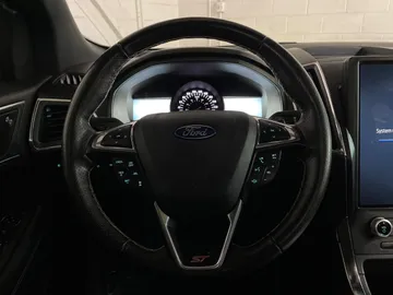 2022 Ford Edge - image 19