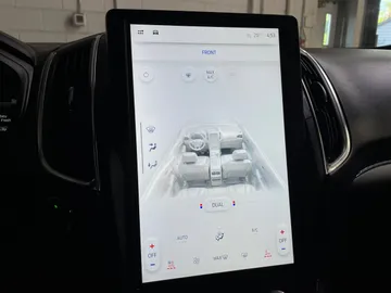 2022 Ford Edge - image 26
