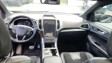 2021 Ford Edge - image 9
