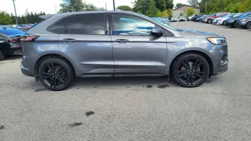 2021 Ford Edge - image 6