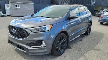 2021 Ford Edge - image 3