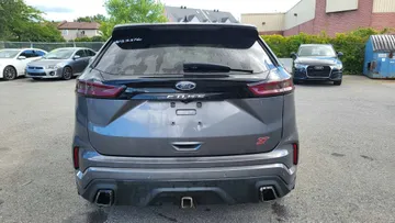 2021 Ford Edge - image 4