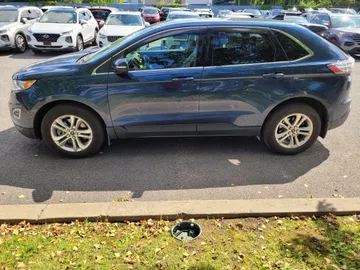 2017 Ford Edge - image 4