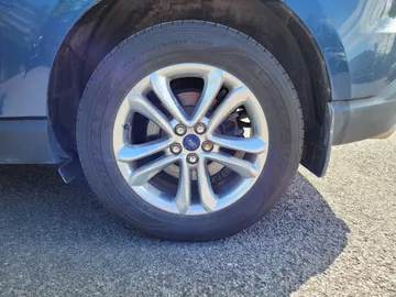 2017 Ford Edge - image 7