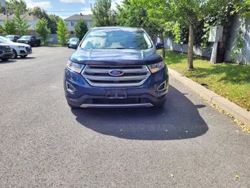 2017 Ford Edge - image 2