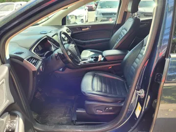 2017 Ford Edge - image 8