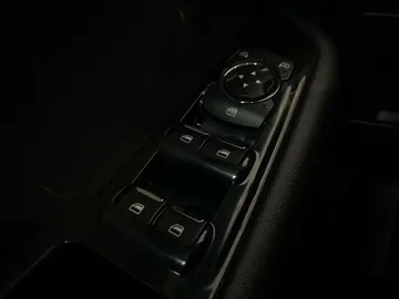 2018 Ford Edge - image 21