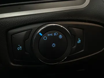 2018 Ford Edge - image 17