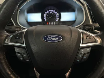 2018 Ford Edge - image 18
