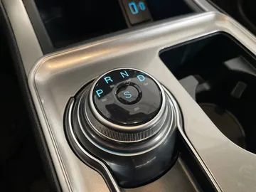 2024 Ford Edge - image 30