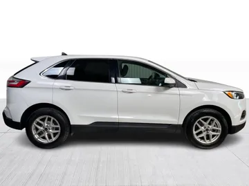 2024 Ford Edge - image 2