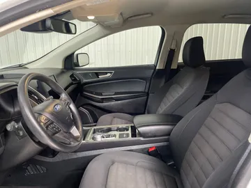 2024 Ford Edge - image 3