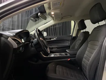 2023 Ford Edge - image 3