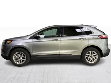 2023 Ford Edge - image 2