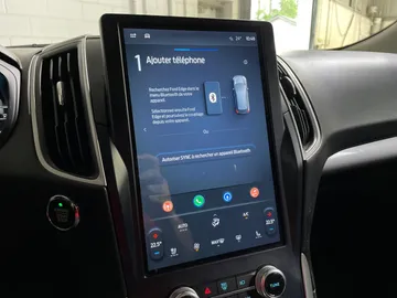 2023 Ford Edge - image 7