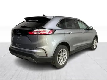 2023 Ford Edge - image 13