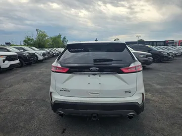 2020 Ford Edge - image 6