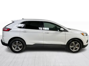 2020 Ford Edge - image 2
