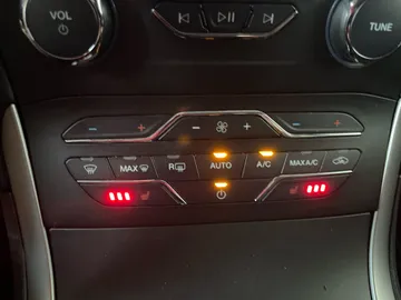 2020 Ford Edge - image 22