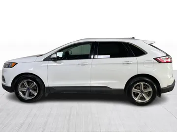 2020 Ford Edge - image 9