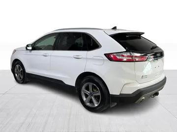 2020 Ford Edge - image 10