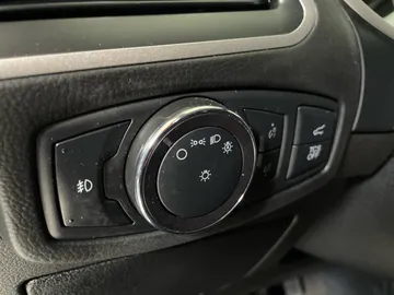 2020 Ford Edge - image 17