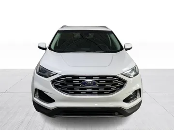 2020 Ford Edge - image 7