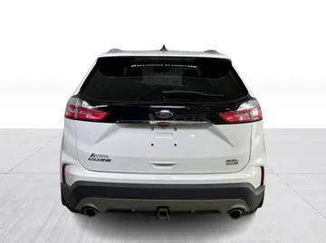2020 Ford Edge - image 11