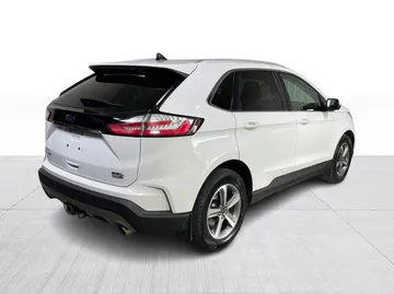 2020 Ford Edge - image 13