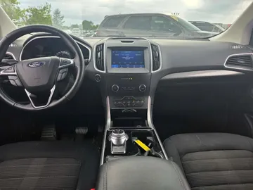 2020 Ford Edge - image 9