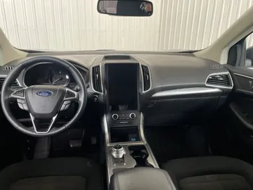 2022 Ford Edge - image 4