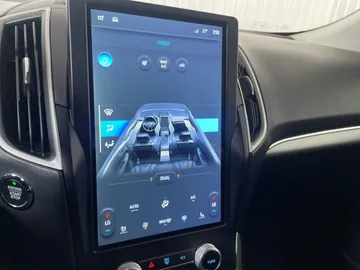 2022 Ford Edge - image 24