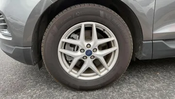 2022 Ford Edge - image 7