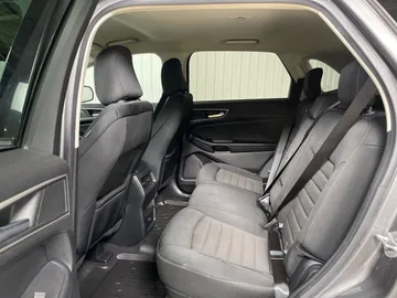 2022 Ford Edge - image 15