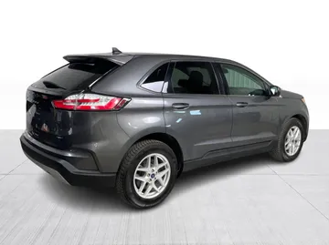 2022 Ford Edge - image 14