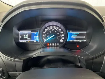 2022 Ford Edge - image 16