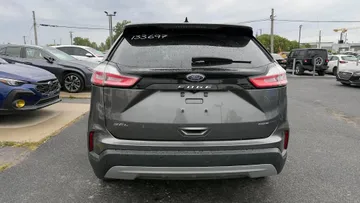 2022 Ford Edge - image 6